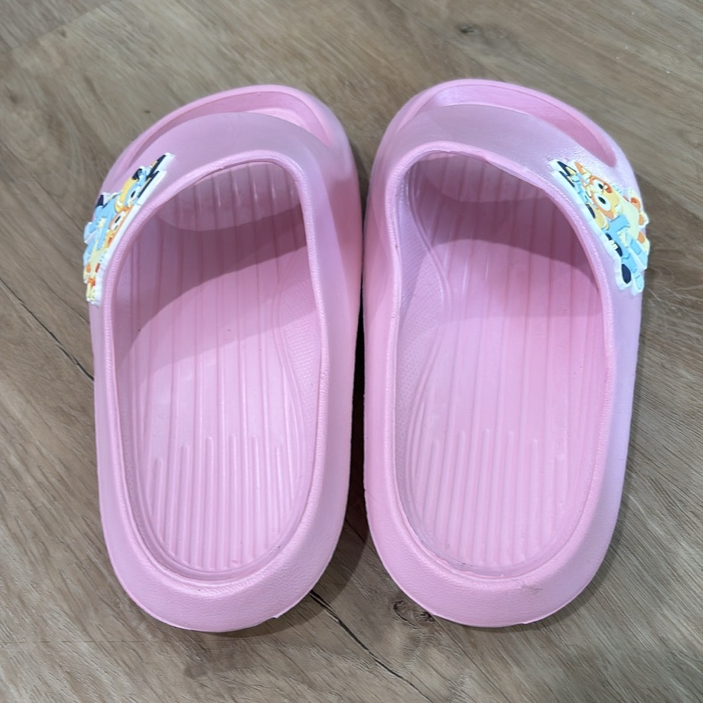 NEW Girls Bluey Slide Sandals - Picture 3 of 4